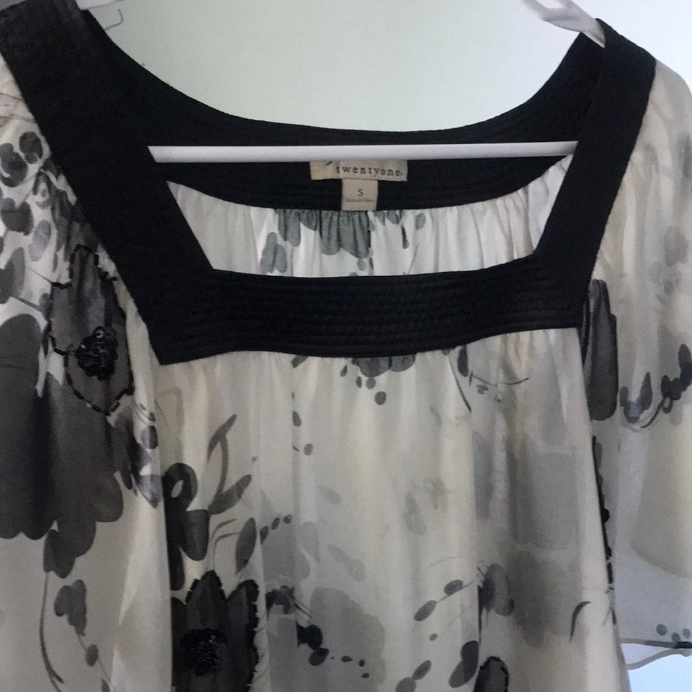 Blouse dolman sleeve - white with black sequins accent